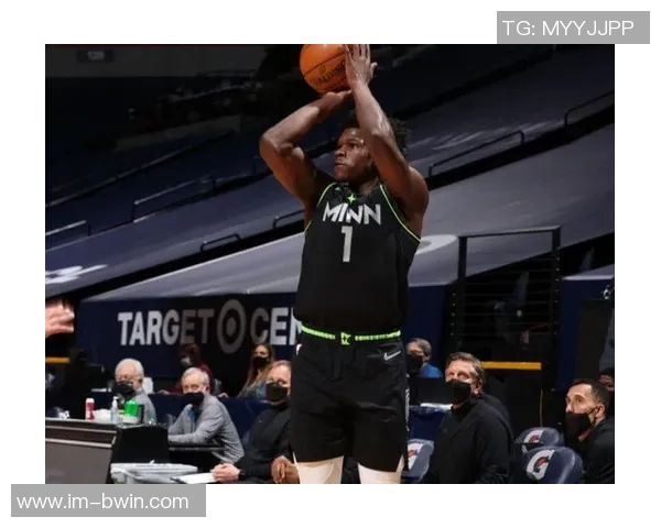 爱德华兹首节表现极端14分闪耀却伴随5次失误与1次技犯